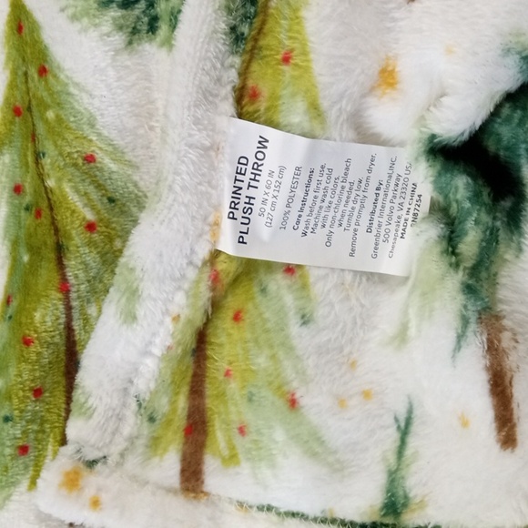 🎁 Holiday Trees Plush Throw Blanket - Picture 3 of 4
